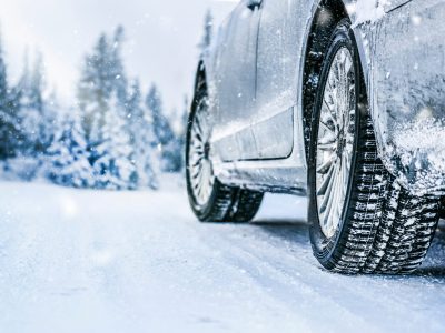 Winter,Tire.,Car,On,Snow,Road.,Tires,On,Snowy,Highway